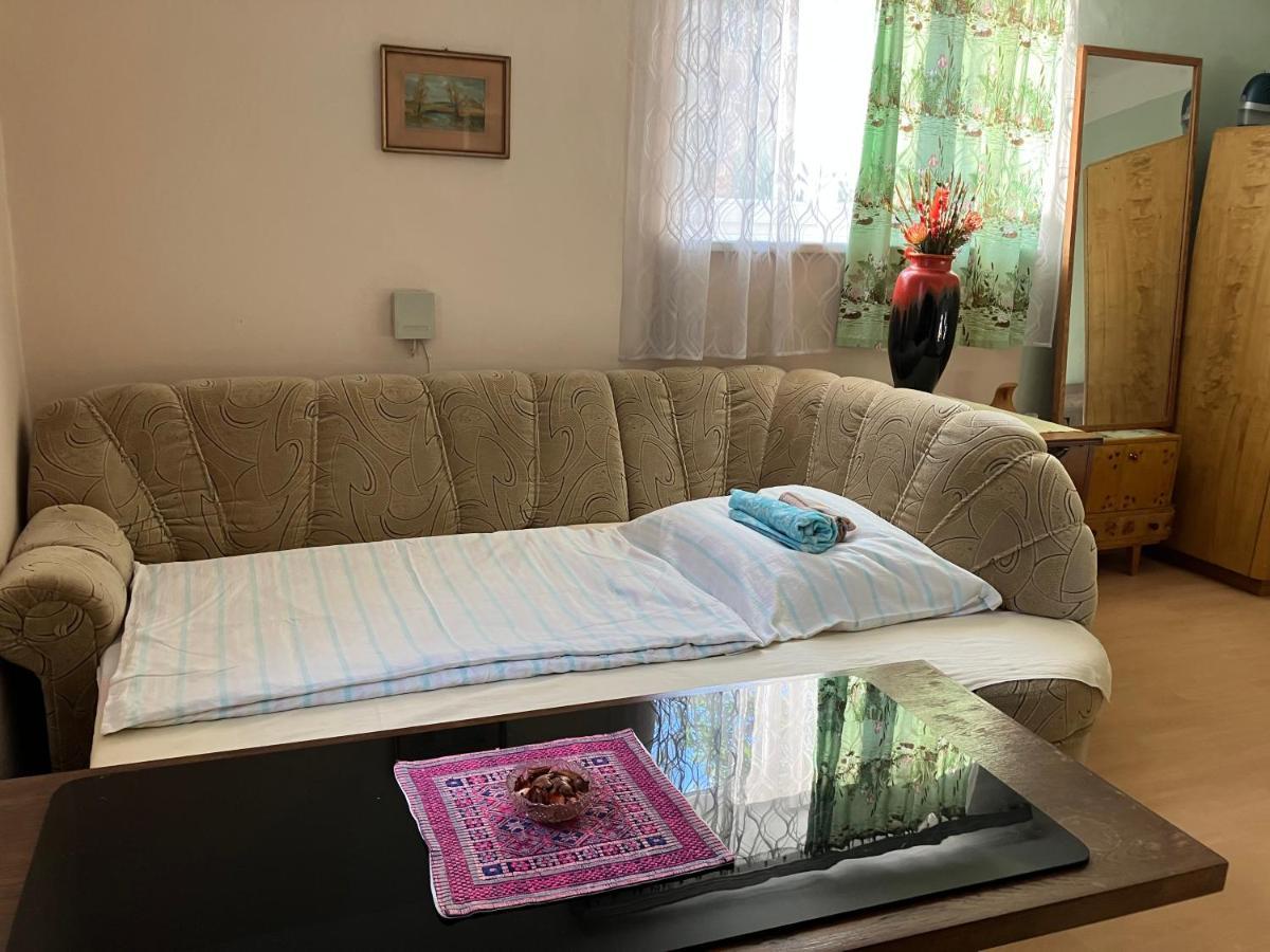 Garden View Apartment Зноймо Экстерьер фото