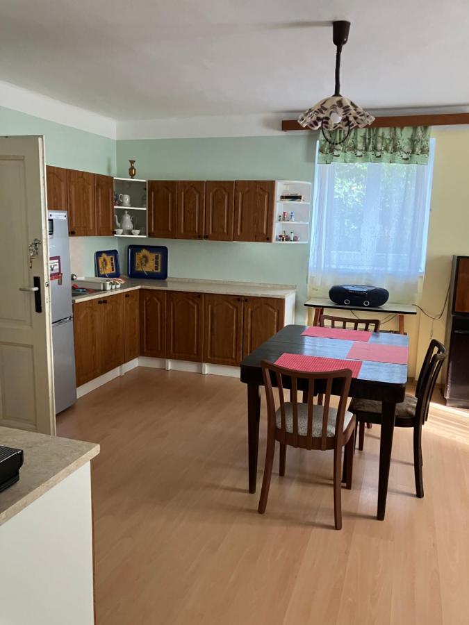 Garden View Apartment Зноймо Экстерьер фото