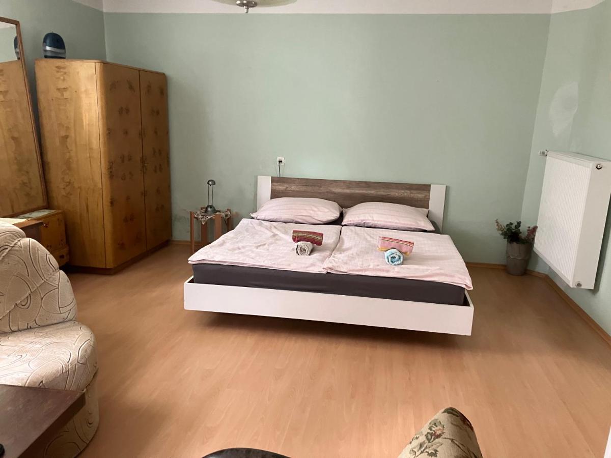Garden View Apartment Зноймо Экстерьер фото